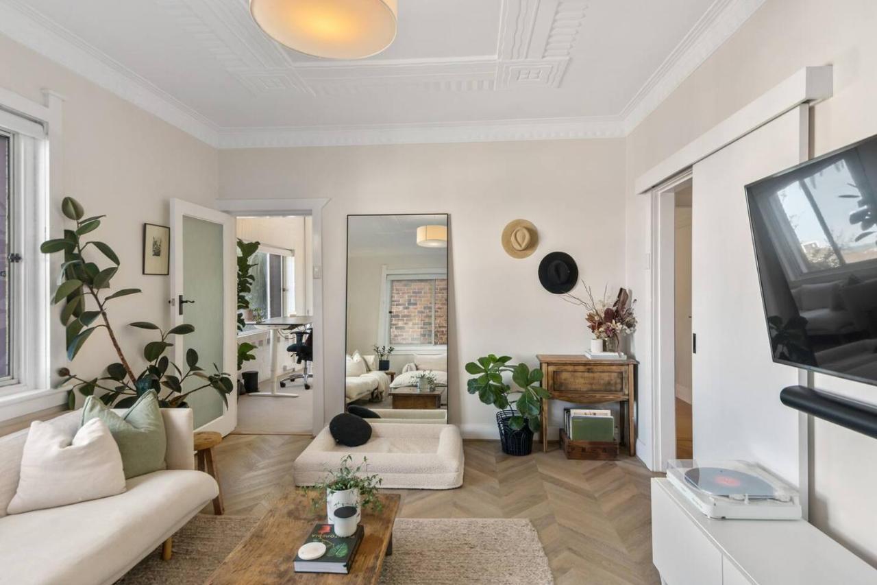 Apartment Annie's Escape - Elegant Coastal Style By The