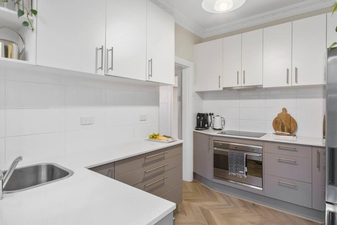 Apartment Annie's Escape - Elegant Coastal Style By The